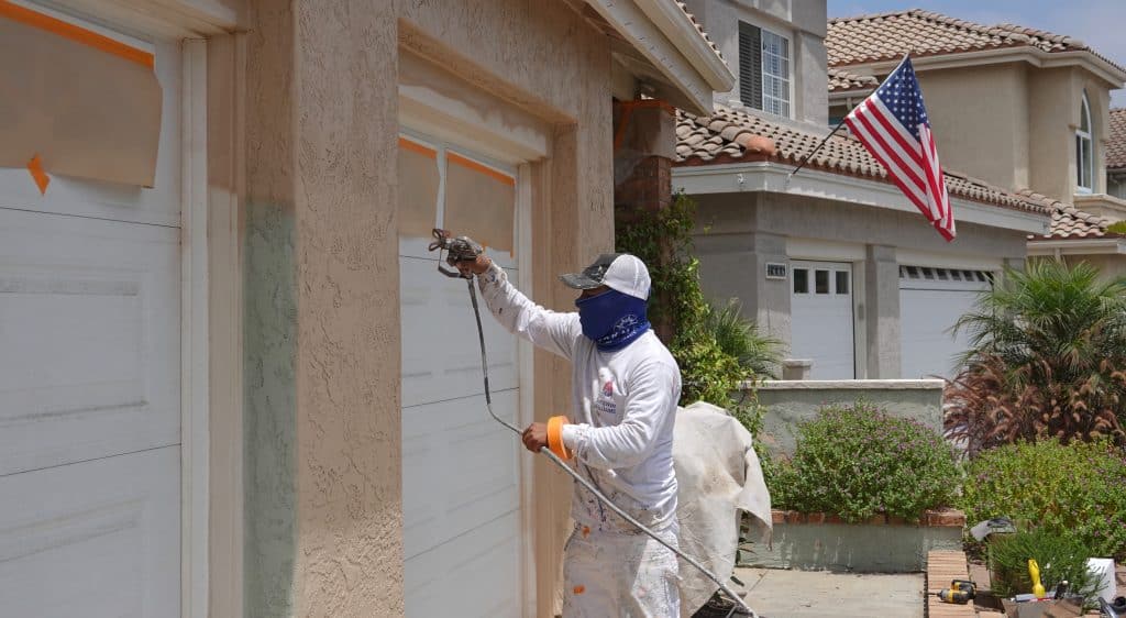 Worker,Using,A,Spray,Paint,Gun,To,Paint,The,Stucco